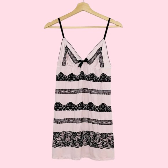 VICTORIA'S SECRET LACE TRIM CHEMISE - Picture 1 of 6